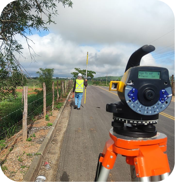Equipamento de topografia em campo